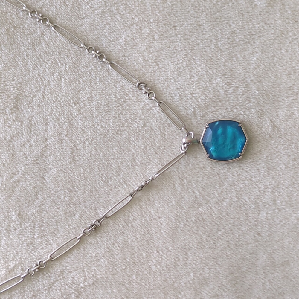 Kendra Scott Davis Pendant Necklace Peacock Blue Illusion Rhodium Silver - Picture 2 of 7